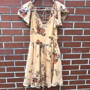 Short Flowery Cream Dress size S